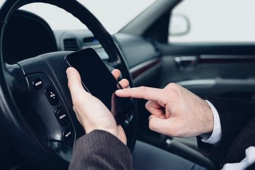 France set to confiscate driving licences from motorists caught using mobile phone