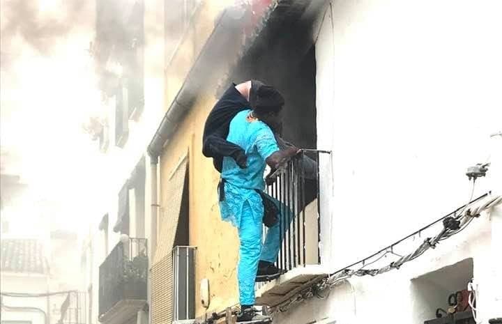'Thank you, you're a hero': Costa Blanca man saved from burning building by mystery street seller
