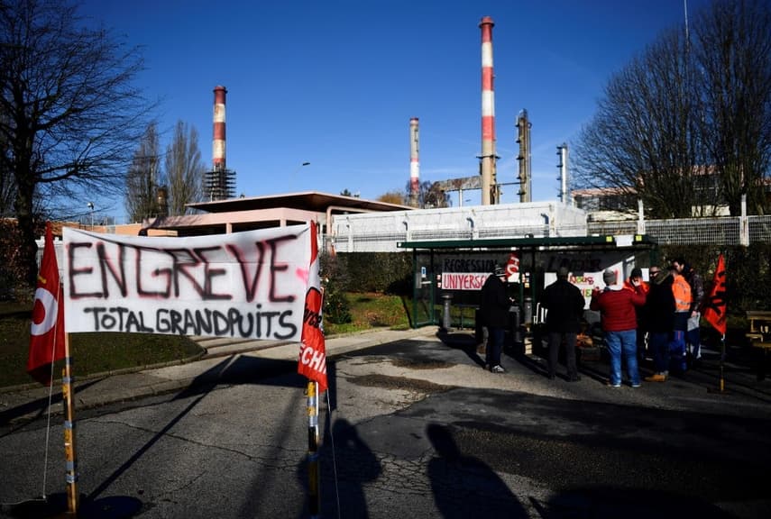 French strikers set to begin a 'total blockade' of oil refineries