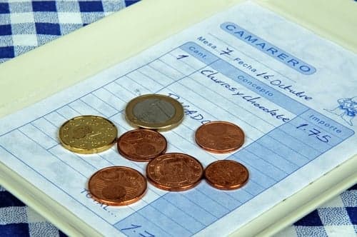 What are the rules on tipping in Spain?
