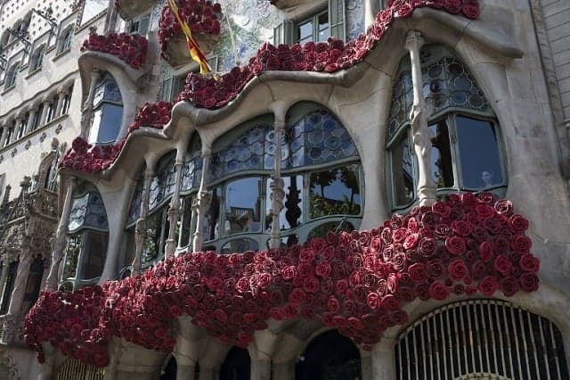 Why St George's Day is celebrated in Catalonia with roses and books