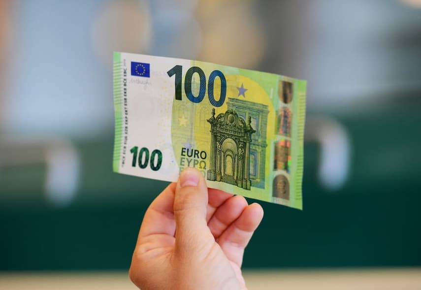'No significant risk' of catching coronavirus from Euro banknotes