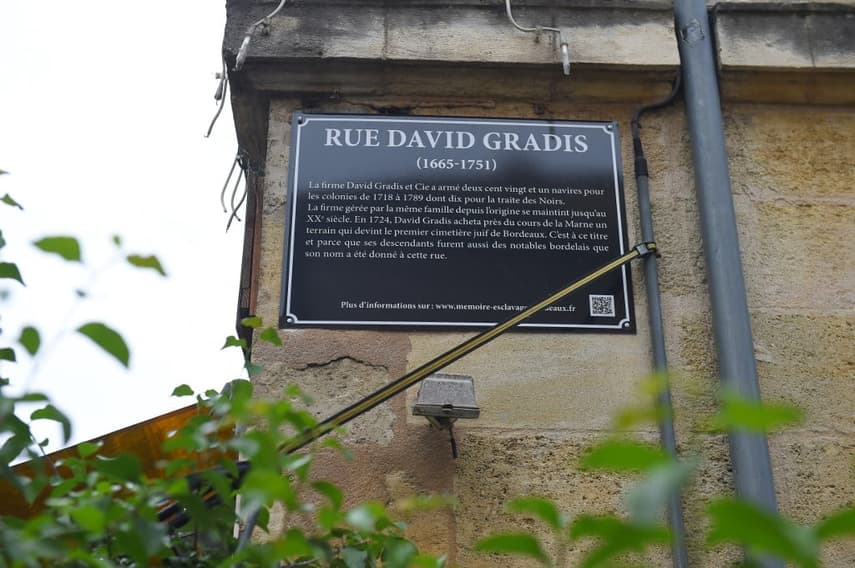 As statues tumble across the world Bordeaux opts for info plaques on slaver street names