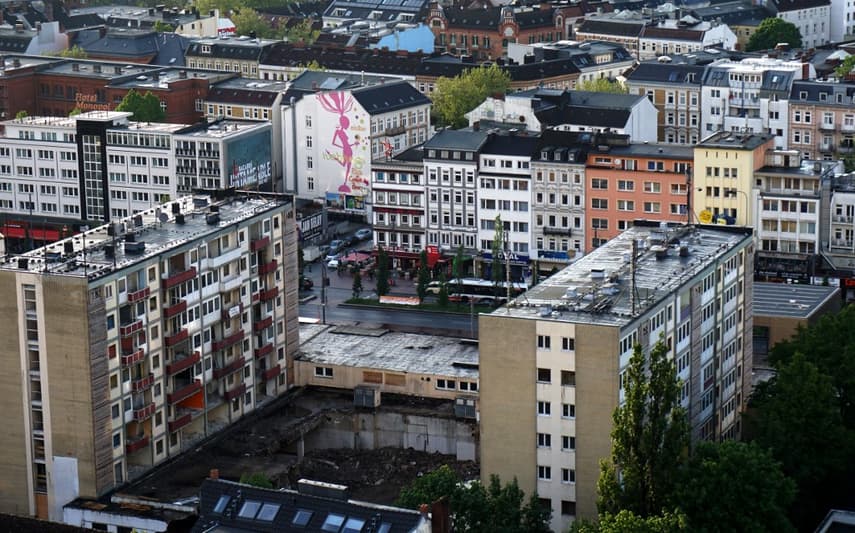How locals are helping refugees navigate Hamburg's crowded housing market