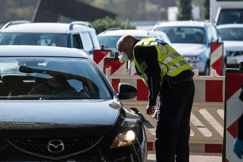 Weil Am Rhein, Germany. 16th Mar, 2020. An official of the Swiss border  guard is standing at the border crossing on the A5. In the coronavirus  crisis, Germany will introduce comprehensive controls