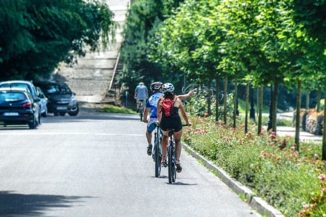 Driving in Spain: What are the new rules for overtaking cyclists?