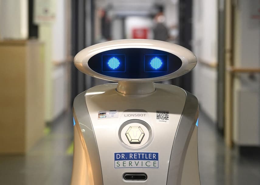 How the chatty robot Franzi is cheering up German patients