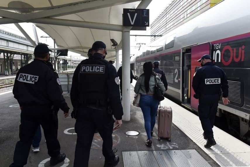 'Race against the clock': French police to step up lockdown checks at transport hubs