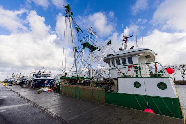 Angry French fishermen threaten British imports