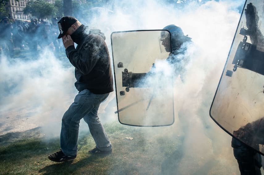 When are French police permitted to use tear gas?