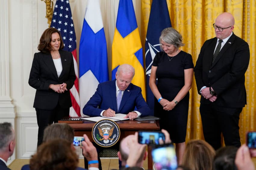 US President Biden signs ratification of Swedish Nato bid