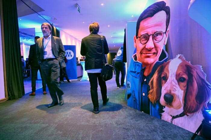 SWEDISH ELECTION BLOG: Right bloc holds slim lead and party leader speeches