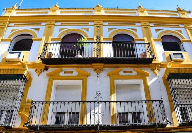 Should Americans rush to buy a Spanish home while the dollar is strong?