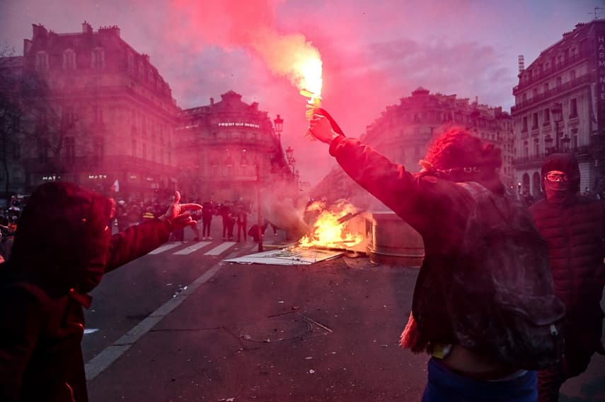 Hundreds injured in night of violent clashes in Paris