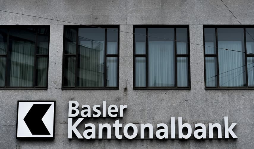 What are Swiss cantonal banks and does it make sense to open accounts there?
