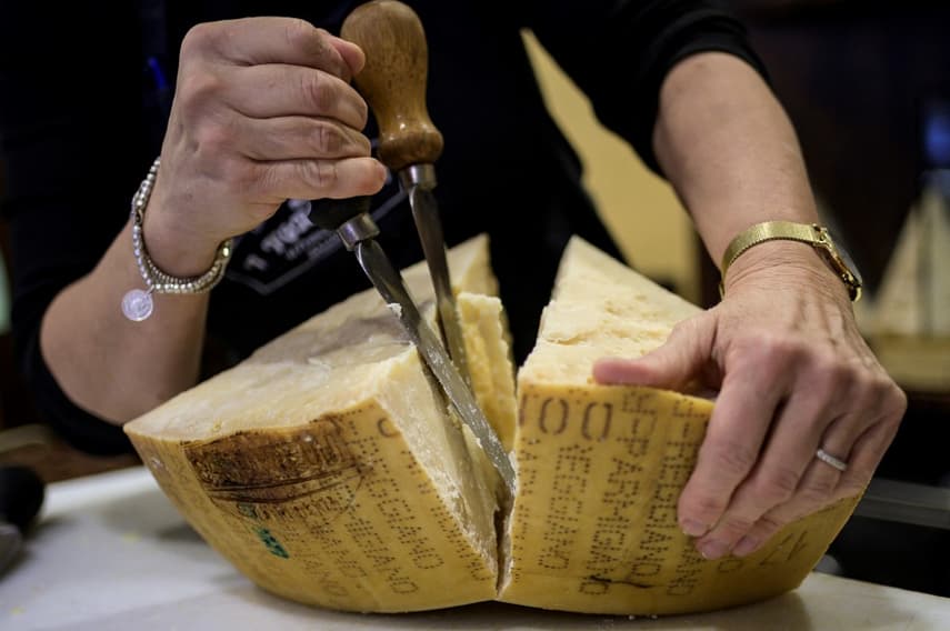 What are the rules on bringing cheeses and meats to the US from Italy?