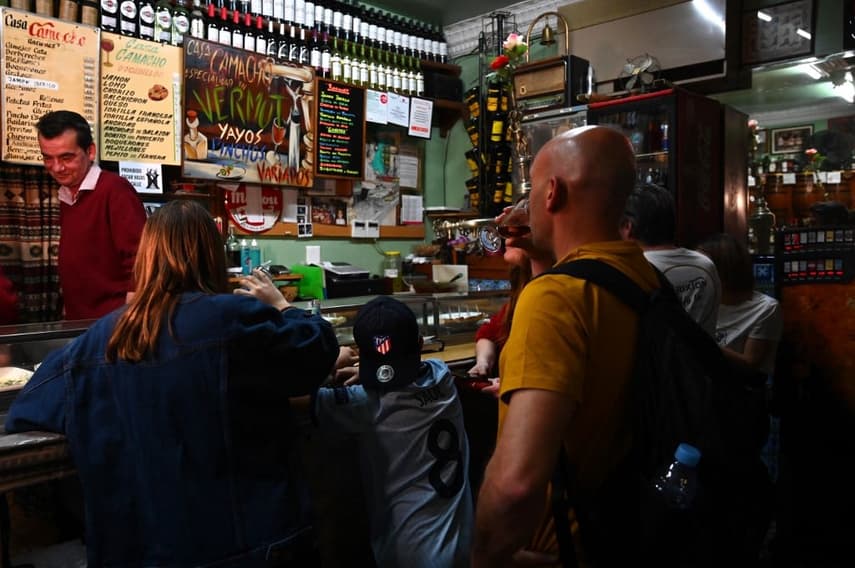 The 10 types of people you always see in a Spanish bar