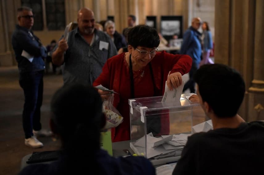Rain does little to dampen turnout in Spanish local and regional votes