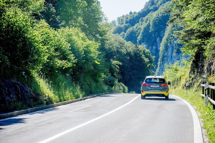EXPLAINED: The dos and don'ts of driving in Switzerland