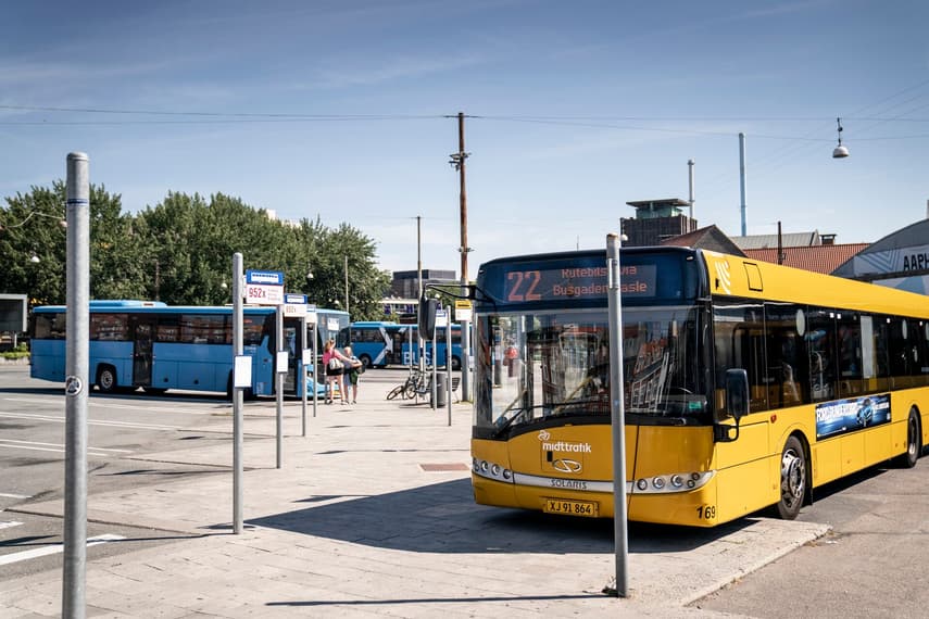 Danish bus companies ordered to change policy on change
