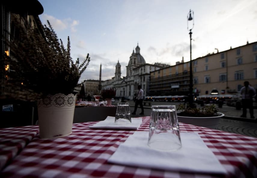 EXPLAINED: What to do if you’re overcharged at a restaurant in Italy