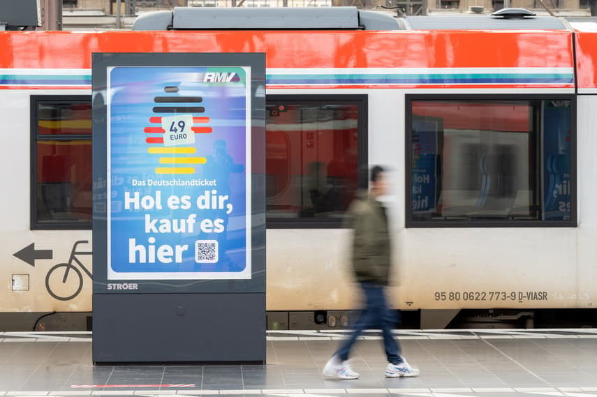 Are German cities really offering people free transport if they hand in their driving licence?