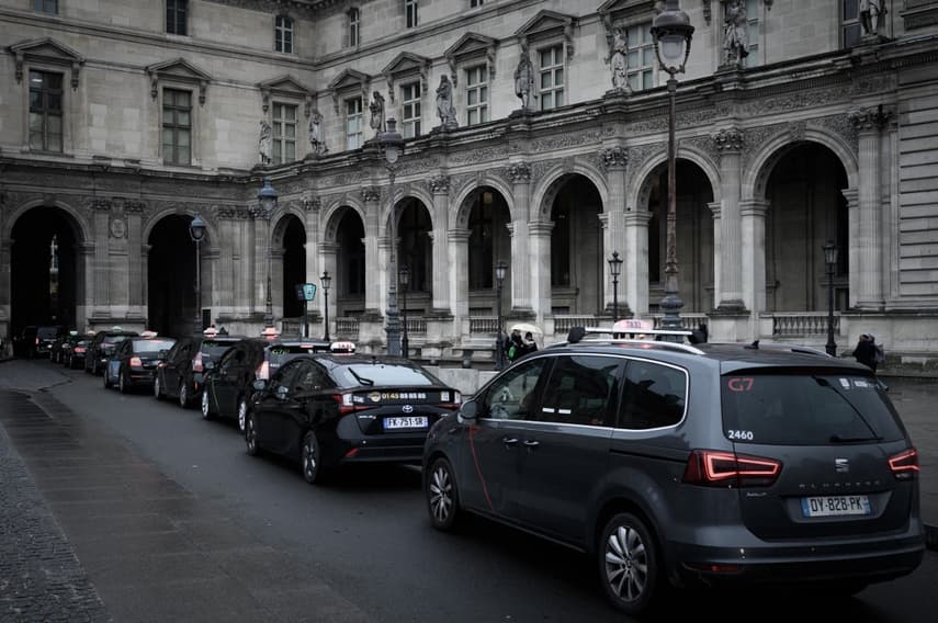 Paris police open up new taxi licences for 2024 Games