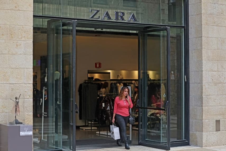 Barcelona Spain May 2023 Spanish Brand Zara Logo Window Zara