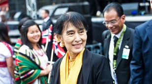 Thousands cheer Suu Kyi in Bergen