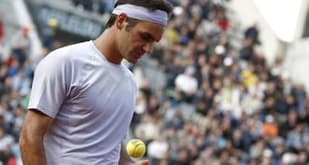 Federer cruises into French Open third round