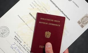 Small increase in foreigners getting citizenship