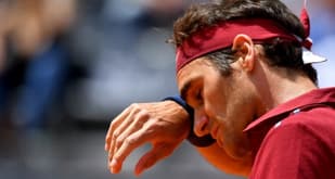 Austrian triumphs over ailing Federer in Rome