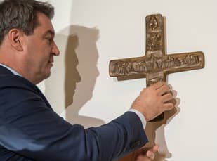 Crosses must be mounted in all state buildings, Bavaria orders