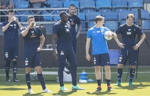Usain Bolt trains with Norwegian football team