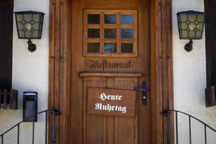 Coronavirus tracking: Swiss restaurants and bars to demand customer names and phone numbers