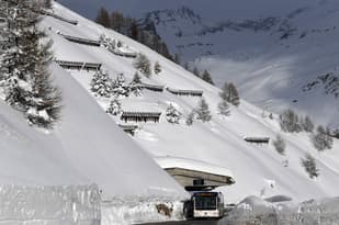 Bus shuttle service for French skiers in Switzerland risks stoking tensions