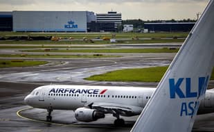 Air France suspends two pilots who came to blows in mid-air