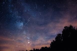 Meteor lights up Norwegian night sky