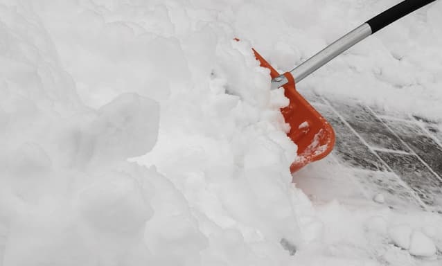 Living in Switzerland: Are tenants or landlords responsible for removing snow?