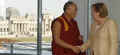 Merkel welcomes China's offer to talk with Tibet