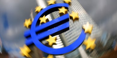 Euro hits record high against US dollar