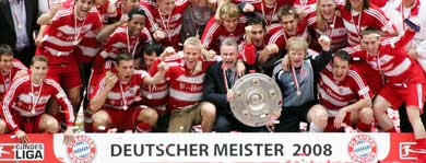 Bundesliga waves goodbye to Bayern’s Hitzfeld and Kahn