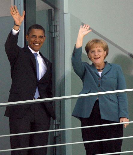 Obama and Merkel on the balcony of the Chancellery. Say Cheese!Photo: DPA