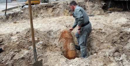 Scores of Berliners evacuated after WWII bomb find
