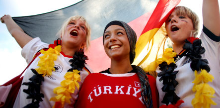 Turkish-Germans press Berlin to allow dual citizenship