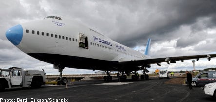 Jumbo jet hostel rolls into place near Arlanda
