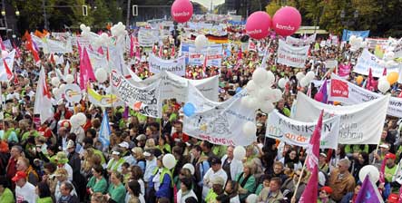 Hospital workers stage huge protest in Berlin