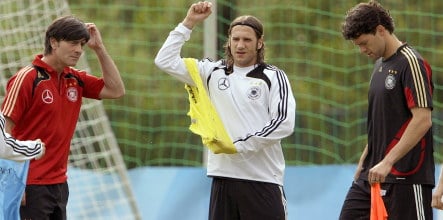 Ballack and Frings back for Russia, Wales clashes