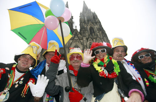 Karneval-goers gather before the cathedral in Cologne.Photo: DPA