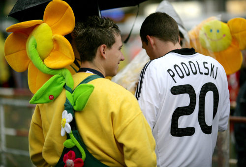 A reveler dressed as football star Lukas Podolski. <br> Photo: DPA